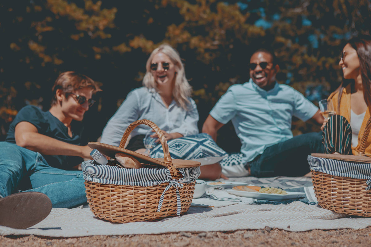 Country Vintage Picnic Wicker Basket