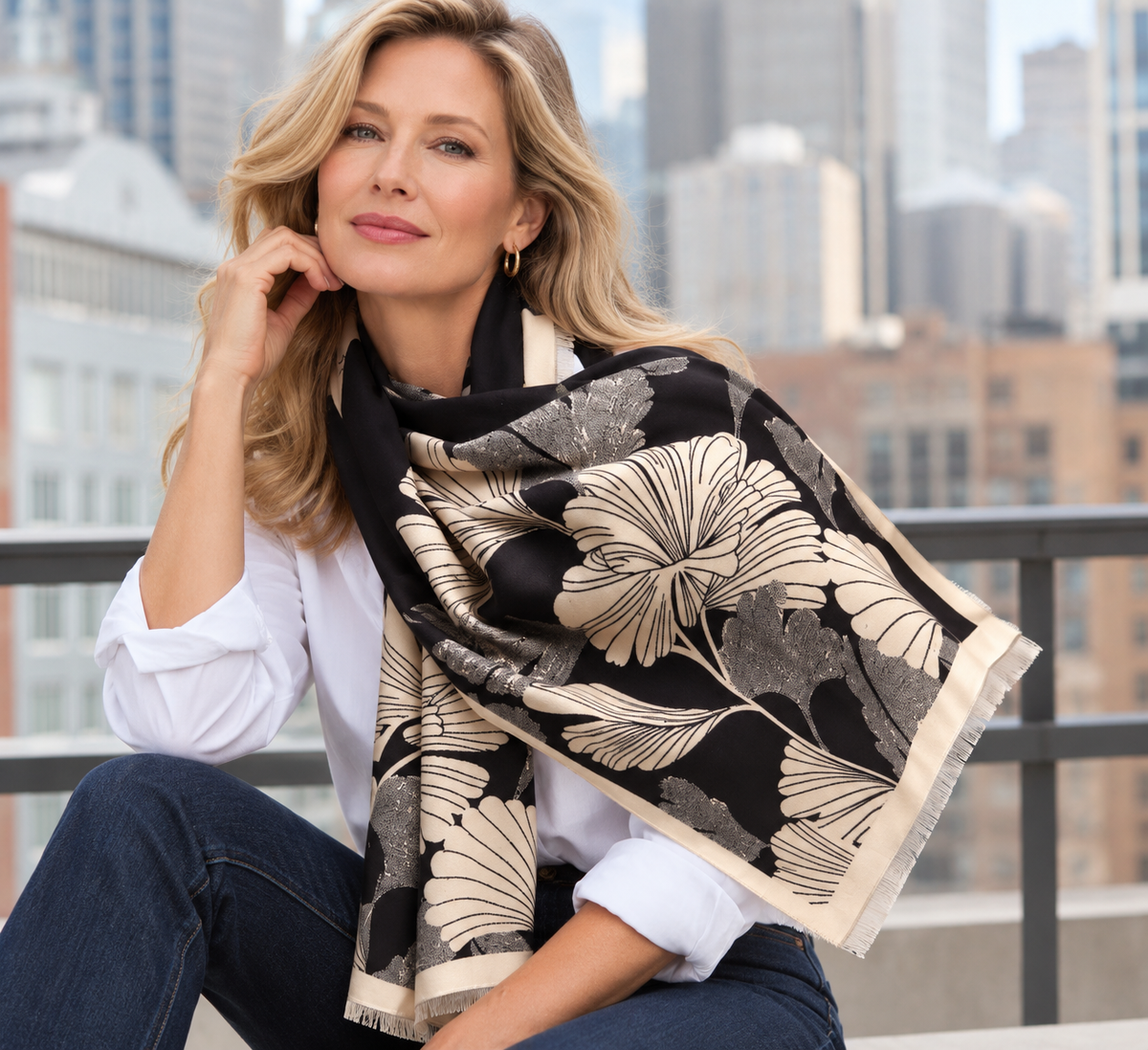Black / Cream Large Wrap