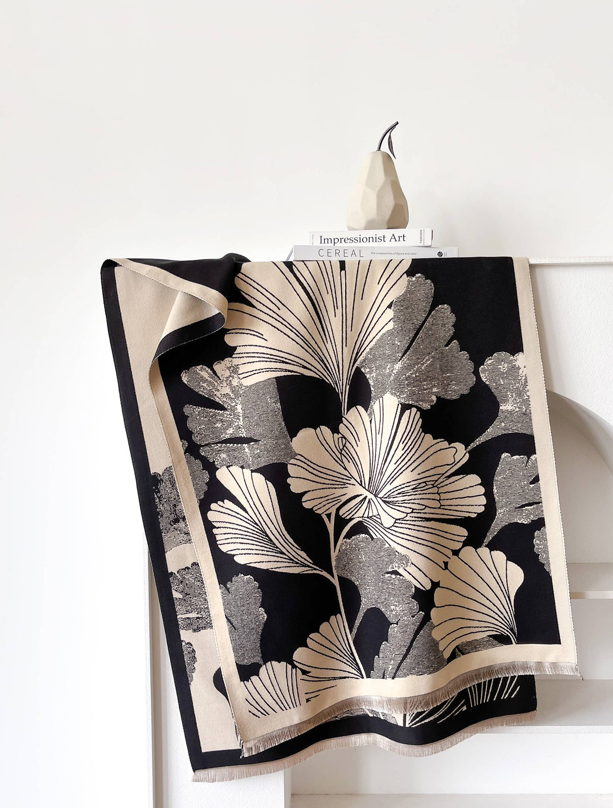Black / Cream Large Wrap