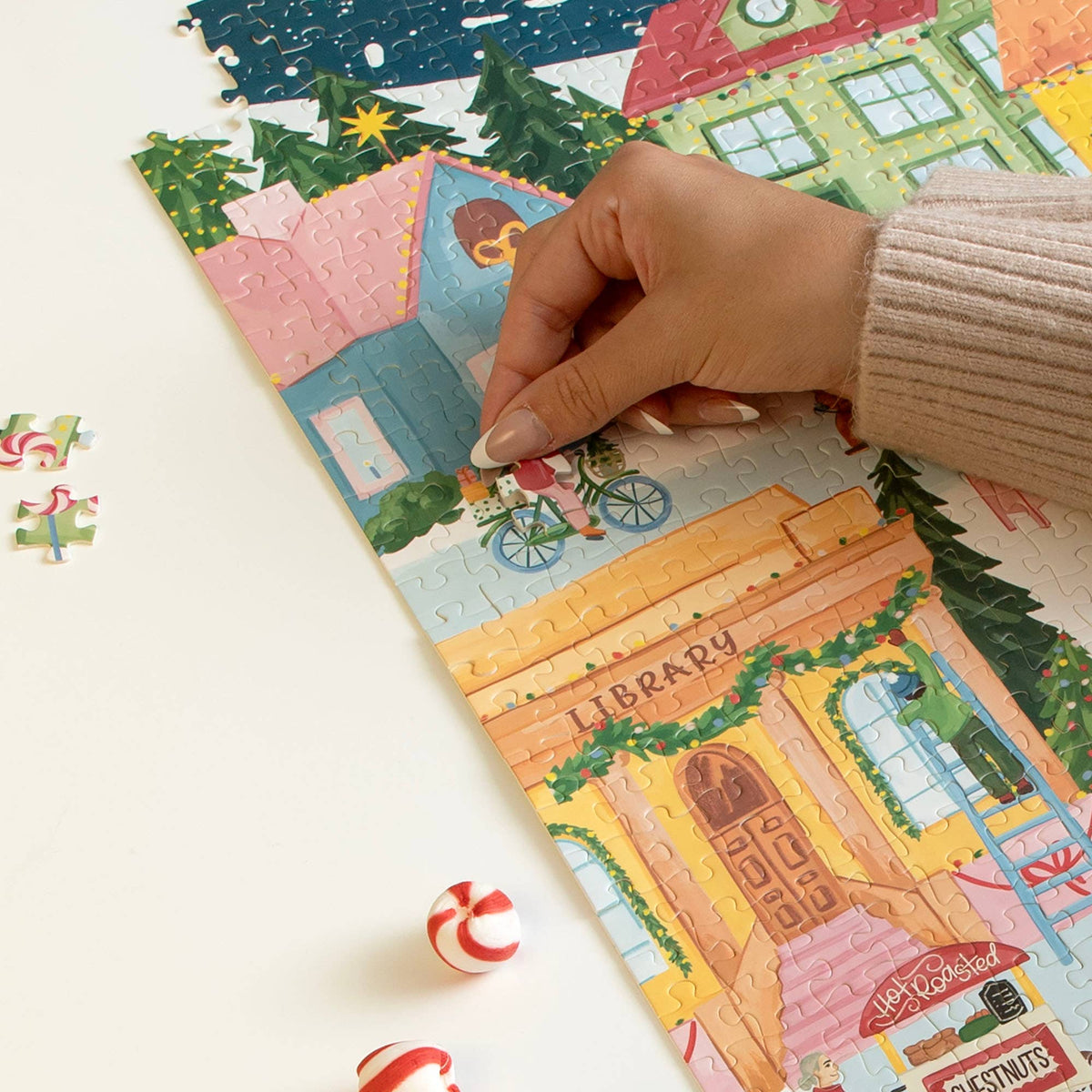 Christmas Village - 1000 Piece Holiday Jigsaw Puzzle