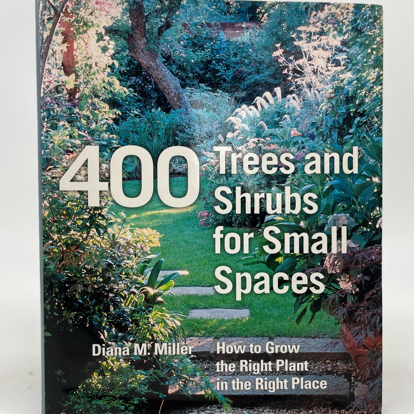 400 Trees and Shrubs for Small Spaces - Diana M. Miller